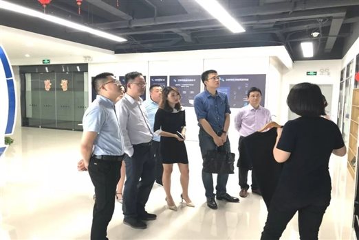 福建省物聯(lián)網(wǎng)應用技術服務商會會長張偉杰一行人蒞臨參觀考察